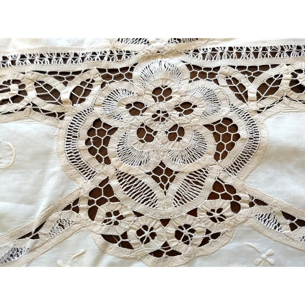 Vintage Madeira Lace Tablecloth 128